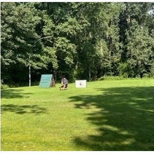 Übungsplatz mit Trainingsgeräten